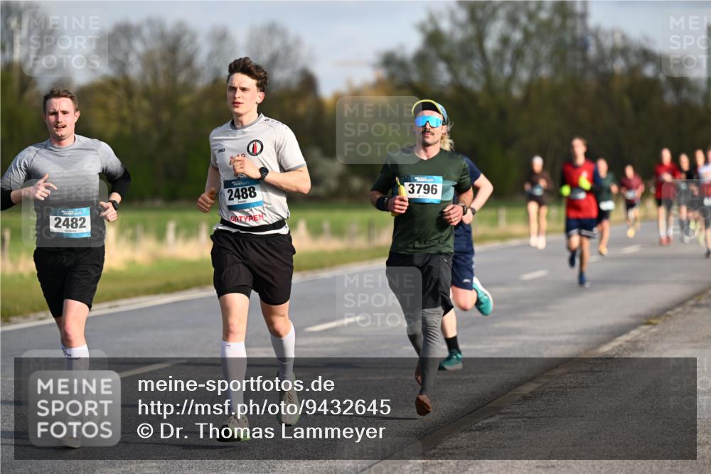 12.04.2026 - 45. Internationalen Wilhelmsburger Insellauf Dr. Thomas Lammeyer http://msf.ph/oto/9432645 12.04.2026 09:15:34 Laufen 2482, 2488, 3796 meine-sportfotos.de