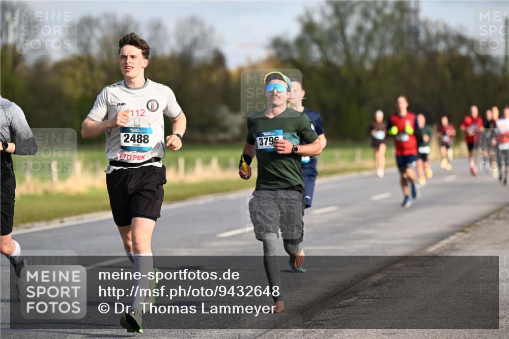 12.04.2026 - 45. Internationalen Wilhelmsburger Insellauf Dr. Thomas Lammeyer http://msf.ph/oto/9432648 12.04.2026 09:15:35 Laufen 112, 2488, 3796 meine-sportfotos.de