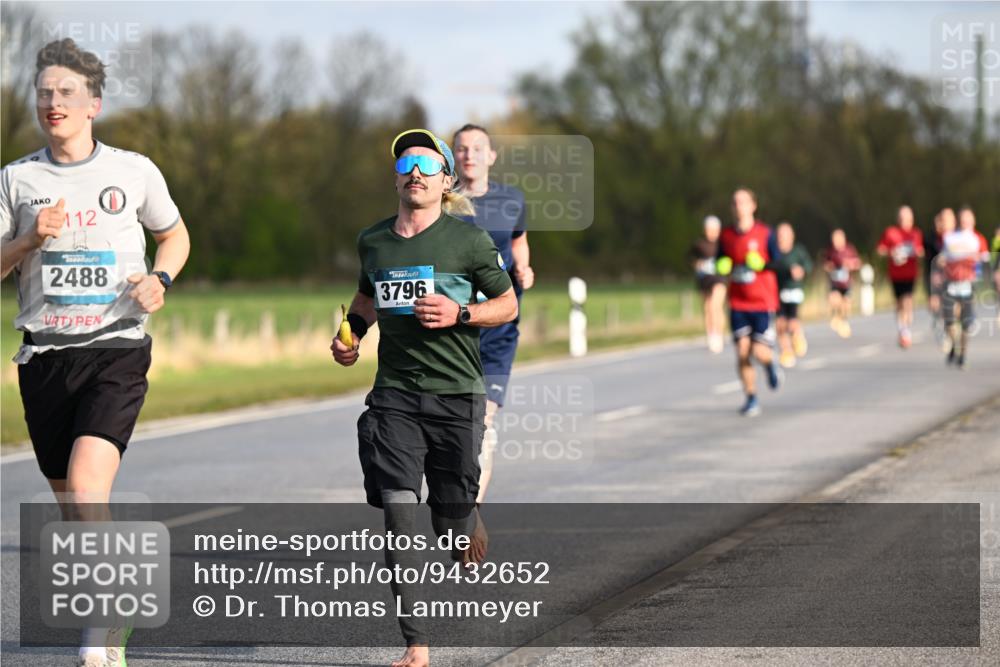 12.04.2026 - 45. Internationalen Wilhelmsburger Insellauf Dr. Thomas Lammeyer http://msf.ph/oto/9432652 12.04.2026 09:15:35 Laufen 112, 2488, 3796 meine-sportfotos.de