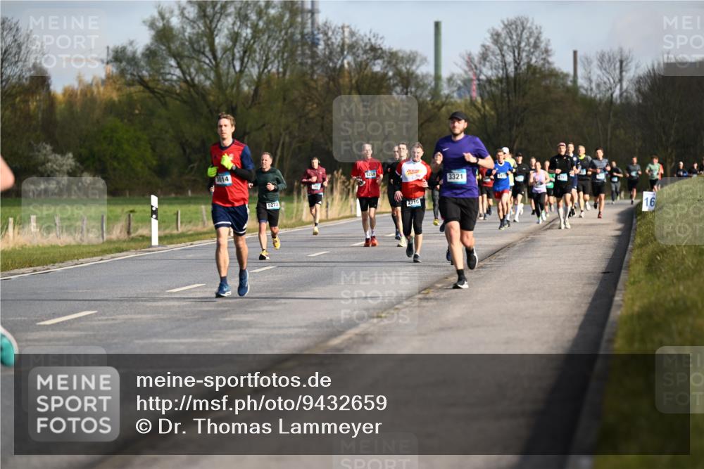 12.04.2026 - 45. Internationalen Wilhelmsburger Insellauf Dr. Thomas Lammeyer http://msf.ph/oto/9432659 12.04.2026 09:15:37 Laufen 3014, 5273, 5289, 2710, 3321, 16 meine-sportfotos.de