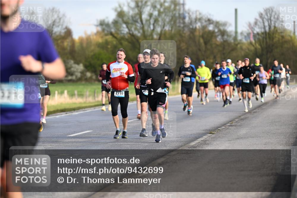 12.04.2026 - 45. Internationalen Wilhelmsburger Insellauf Dr. Thomas Lammeyer http://msf.ph/oto/9432699 12.04.2026 09:15:44 Laufen 321, 3945, 454, 2710 meine-sportfotos.de
