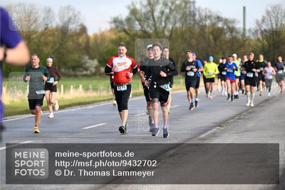 12.04.2026 - 45. Internationalen Wilhelmsburger Insellauf Dr. Thomas Lammeyer http://msf.ph/oto/9432702 12.04.2026 09:15:44 Laufen 5273, 2710, 4 meine-sportfotos.de