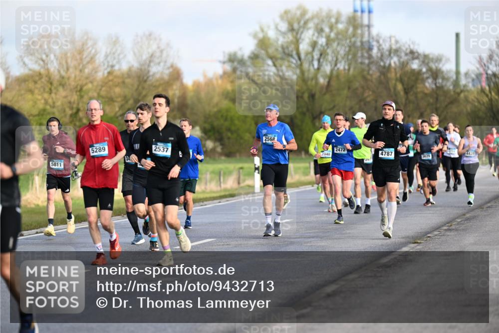 12.04.2026 - 45. Internationalen Wilhelmsburger Insellauf Dr. Thomas Lammeyer http://msf.ph/oto/9432713 12.04.2026 09:15:49 Laufen 5811, 5289, 2537, 2568, 2048, 2472, 26, 4787, 3629, 4439 meine-sportfotos.de