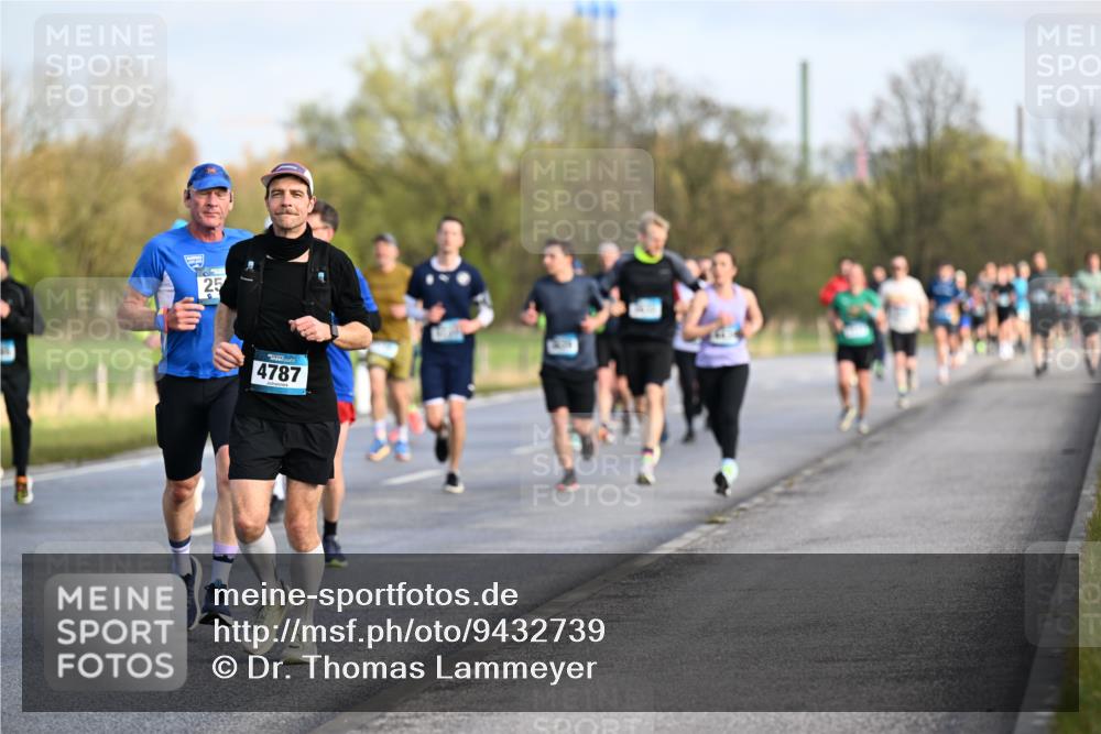 12.04.2026 - 45. Internationalen Wilhelmsburger Insellauf Dr. Thomas Lammeyer http://msf.ph/oto/9432739 12.04.2026 09:15:53 Laufen 25, 4787 meine-sportfotos.de