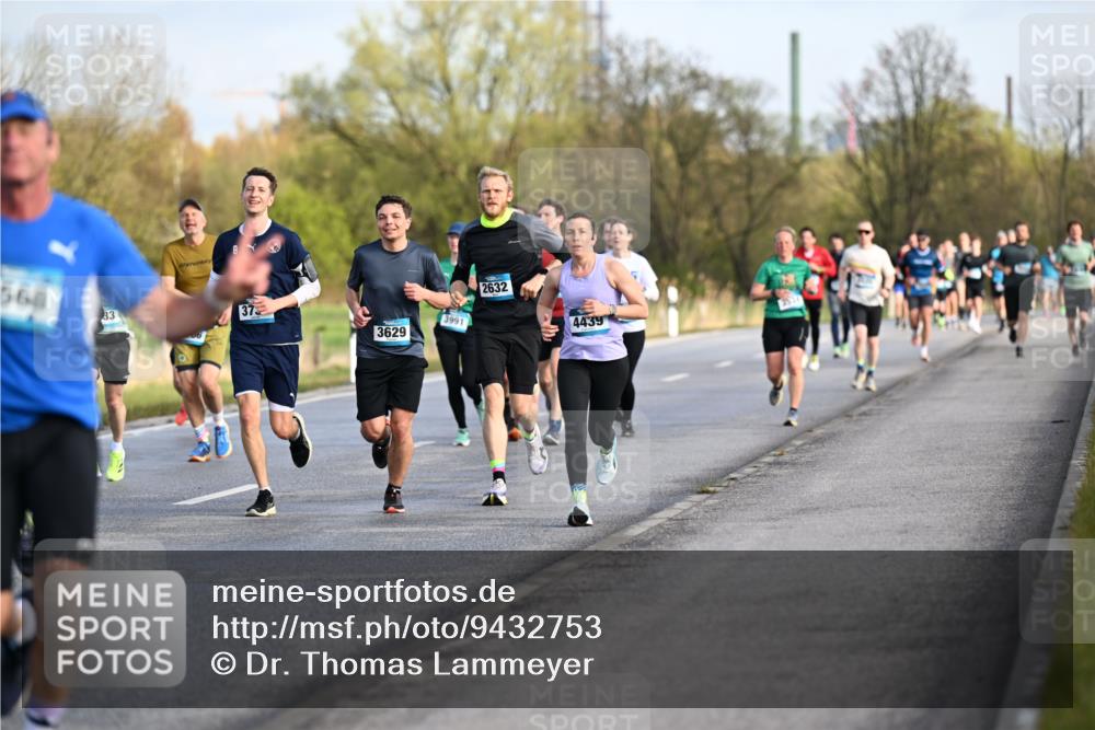 12.04.2026 - 45. Internationalen Wilhelmsburger Insellauf Dr. Thomas Lammeyer http://msf.ph/oto/9432753 12.04.2026 09:15:56 Laufen 33, 37, 3991, 3629, 2632, 4439 meine-sportfotos.de