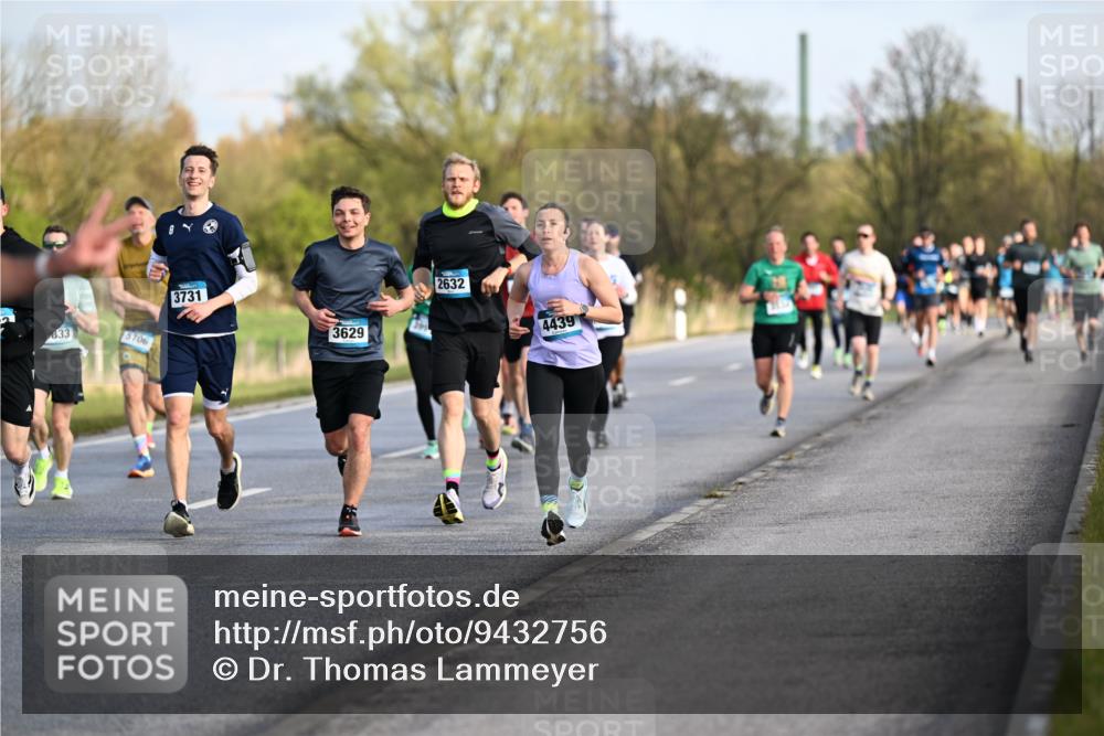 12.04.2026 - 45. Internationalen Wilhelmsburger Insellauf Dr. Thomas Lammeyer http://msf.ph/oto/9432756 12.04.2026 09:15:56 Laufen 633, 5706, 3731, 3629, 2632, 4439 meine-sportfotos.de
