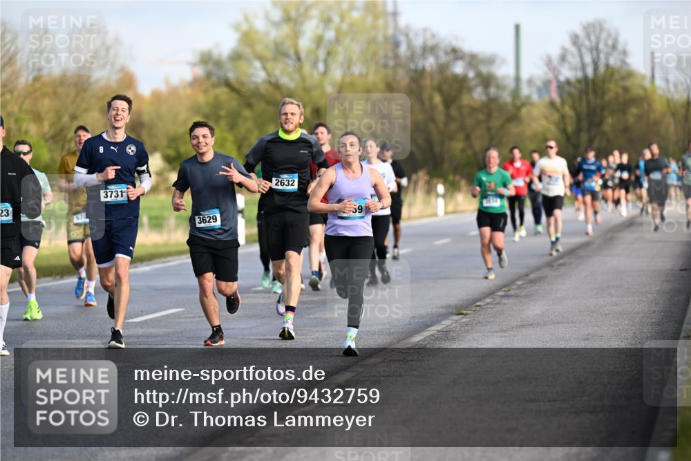 12.04.2026 - 45. Internationalen Wilhelmsburger Insellauf Dr. Thomas Lammeyer http://msf.ph/oto/9432759 12.04.2026 09:15:57 Laufen 23, 570, 8, 3731, 3629, 2632, 39 meine-sportfotos.de