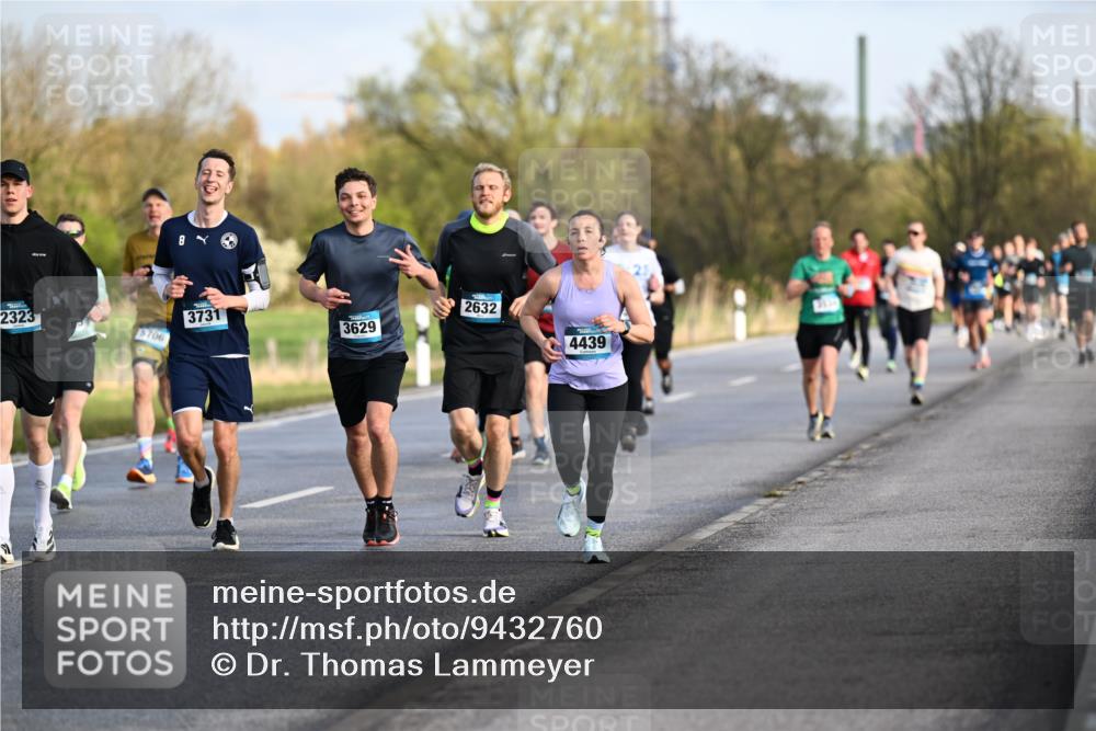 12.04.2026 - 45. Internationalen Wilhelmsburger Insellauf Dr. Thomas Lammeyer http://msf.ph/oto/9432760 12.04.2026 09:15:57 Laufen 2323, 5706, 3731, 3629, 2632, 4439 meine-sportfotos.de