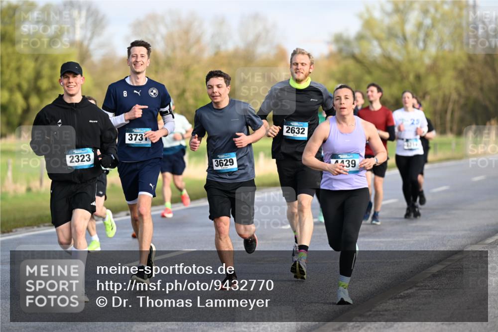 12.04.2026 - 45. Internationalen Wilhelmsburger Insellauf Dr. Thomas Lammeyer http://msf.ph/oto/9432770 12.04.2026 09:15:59 Laufen 2323, 8, 3731, 3629, 2632, 439, 3217 meine-sportfotos.de