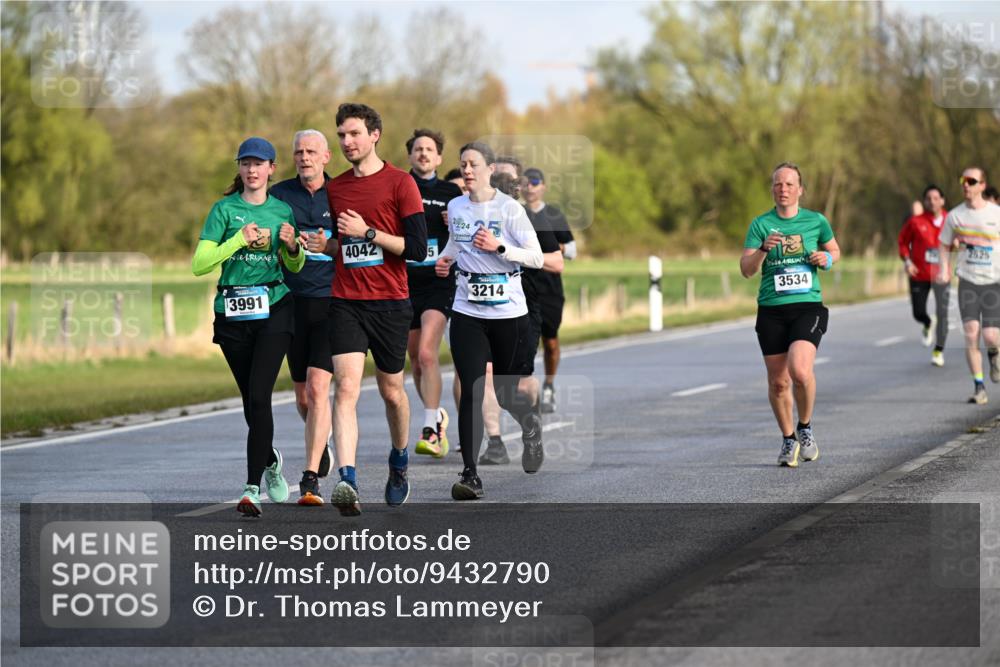 12.04.2026 - 45. Internationalen Wilhelmsburger Insellauf Dr. Thomas Lammeyer http://msf.ph/oto/9432790 12.04.2026 09:16:02 Laufen 4042, 2425, 3991, 3214, 3534, 2525 meine-sportfotos.de