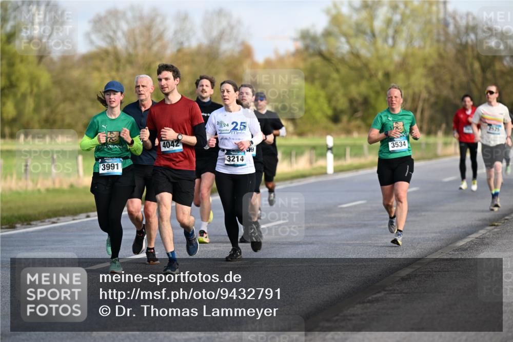 12.04.2026 - 45. Internationalen Wilhelmsburger Insellauf Dr. Thomas Lammeyer http://msf.ph/oto/9432791 12.04.2026 09:16:02 Laufen 4042, 3991, 2024, 3214, 9, 3534, 2525 meine-sportfotos.de