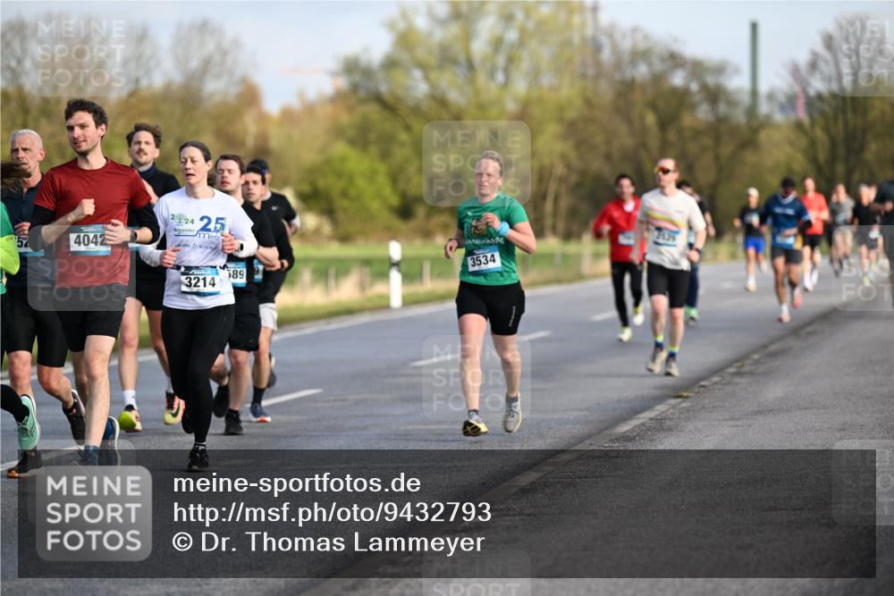 12.04.2026 - 45. Internationalen Wilhelmsburger Insellauf Dr. Thomas Lammeyer http://msf.ph/oto/9432793 12.04.2026 09:16:02 Laufen 4042, 224, 25, 3214, 589, 3534 meine-sportfotos.de