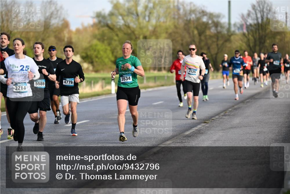 12.04.2026 - 45. Internationalen Wilhelmsburger Insellauf Dr. Thomas Lammeyer http://msf.ph/oto/9432796 12.04.2026 09:16:03 Laufen 224, 25, 3214, 5589, 4779, 3534, 2525 meine-sportfotos.de