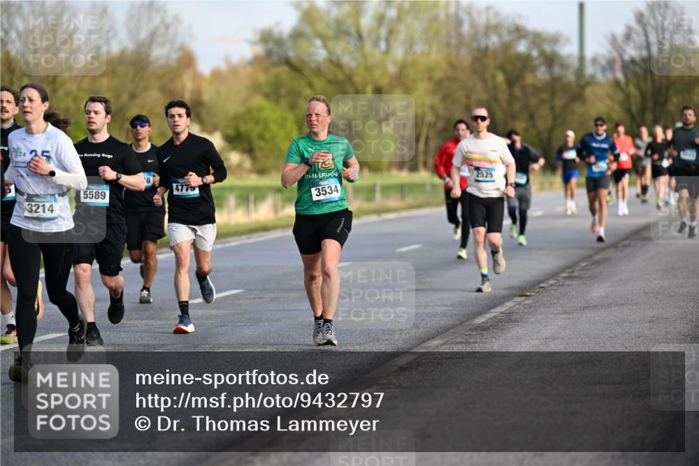 12.04.2026 - 45. Internationalen Wilhelmsburger Insellauf Dr. Thomas Lammeyer http://msf.ph/oto/9432797 12.04.2026 09:16:03 Laufen 3214, 5589, 8, 4775, 3534, 2525 meine-sportfotos.de