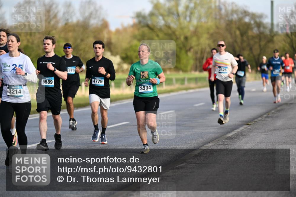 12.04.2026 - 45. Internationalen Wilhelmsburger Insellauf Dr. Thomas Lammeyer http://msf.ph/oto/9432801 12.04.2026 09:16:04 Laufen 224, 3214, 5589, 1978, 4779, 3534, 2525 meine-sportfotos.de