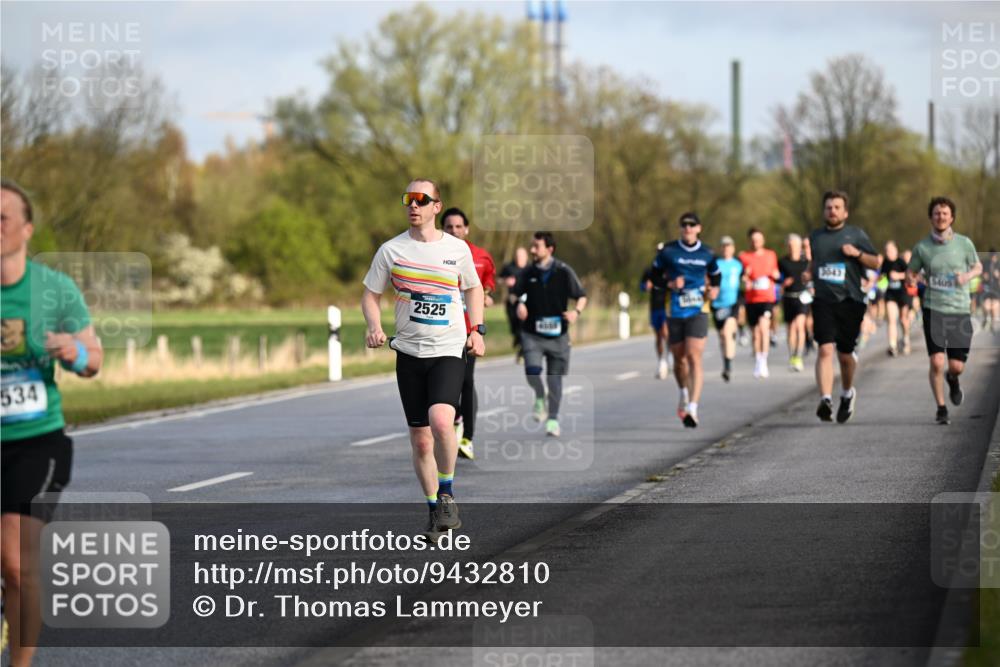 12.04.2026 - 45. Internationalen Wilhelmsburger Insellauf Dr. Thomas Lammeyer http://msf.ph/oto/9432810 12.04.2026 09:16:06 Laufen 534, 2525, 3043, 5405 meine-sportfotos.de