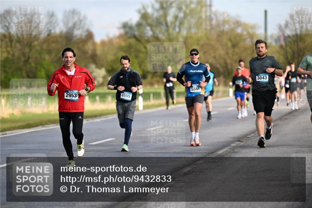 12.04.2026 - 45. Internationalen Wilhelmsburger Insellauf Dr. Thomas Lammeyer http://msf.ph/oto/9432833 12.04.2026 09:16:10 Laufen 4555, 2953, 5048, 3043 meine-sportfotos.de
