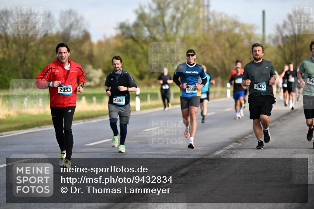 12.04.2026 - 45. Internationalen Wilhelmsburger Insellauf Dr. Thomas Lammeyer http://msf.ph/oto/9432834 12.04.2026 09:16:10 Laufen 2953, 4555, 5048, 3043, 540 meine-sportfotos.de