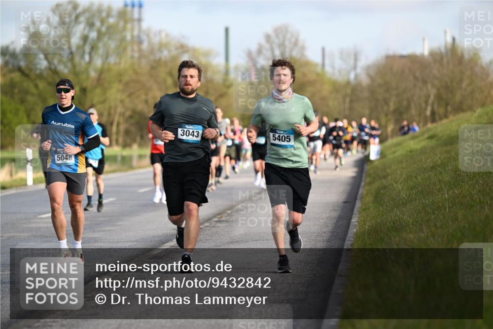 12.04.2026 - 45. Internationalen Wilhelmsburger Insellauf Dr. Thomas Lammeyer http://msf.ph/oto/9432842 12.04.2026 09:16:12 Laufen 5048, 3043, 5405 meine-sportfotos.de