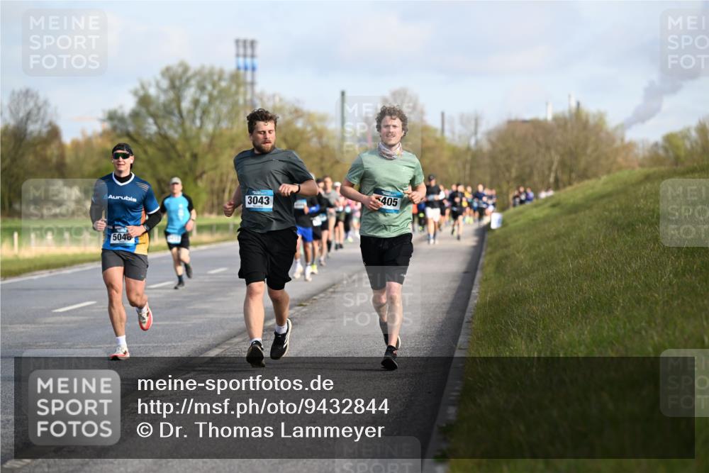 12.04.2026 - 45. Internationalen Wilhelmsburger Insellauf Dr. Thomas Lammeyer http://msf.ph/oto/9432844 12.04.2026 09:16:13 Laufen 3043, 405, 5048 meine-sportfotos.de