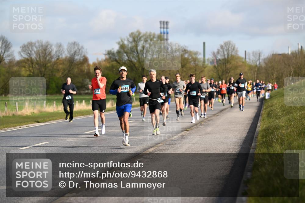 12.04.2026 - 45. Internationalen Wilhelmsburger Insellauf Dr. Thomas Lammeyer http://msf.ph/oto/9432868 12.04.2026 09:16:18 Laufen 2614, 1844 meine-sportfotos.de