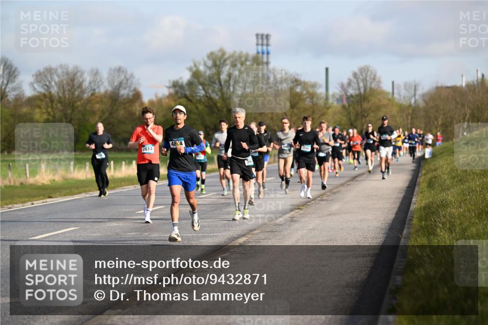 12.04.2026 - 45. Internationalen Wilhelmsburger Insellauf Dr. Thomas Lammeyer http://msf.ph/oto/9432871 12.04.2026 09:16:19 Laufen 2614, 48, 4, 349, 343 meine-sportfotos.de