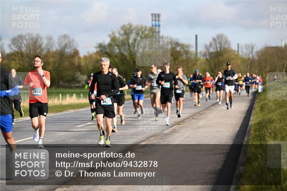 12.04.2026 - 45. Internationalen Wilhelmsburger Insellauf Dr. Thomas Lammeyer http://msf.ph/oto/9432878 12.04.2026 09:16:21 Laufen 2614, 3424, 3546 meine-sportfotos.de