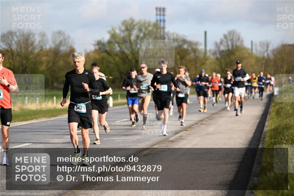 12.04.2026 - 45. Internationalen Wilhelmsburger Insellauf Dr. Thomas Lammeyer http://msf.ph/oto/9432879 12.04.2026 09:16:21 Laufen 3424, 4349, 546 meine-sportfotos.de