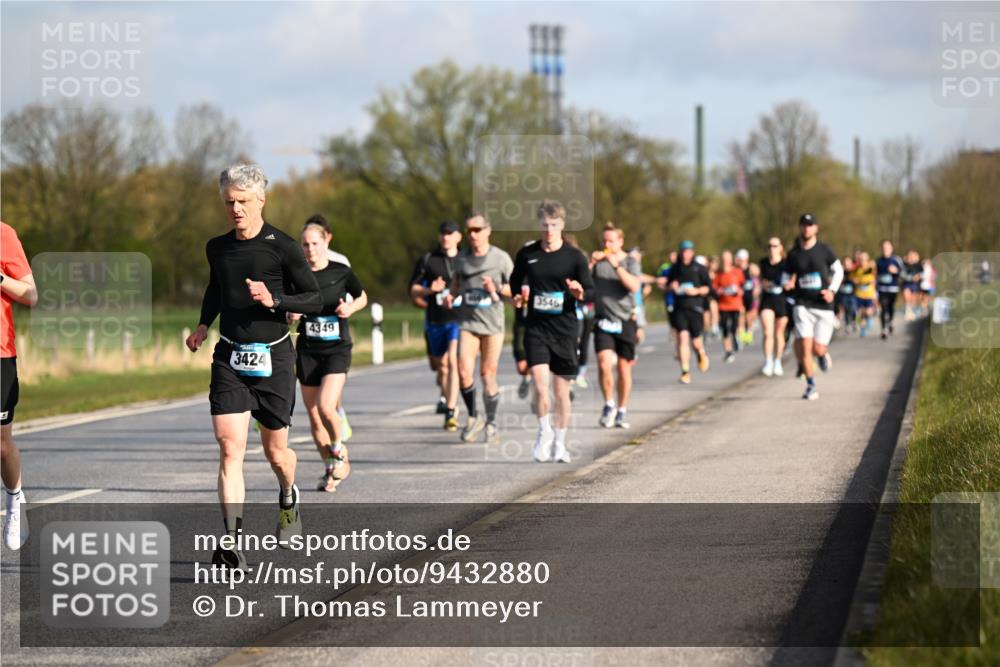 12.04.2026 - 45. Internationalen Wilhelmsburger Insellauf Dr. Thomas Lammeyer http://msf.ph/oto/9432880 12.04.2026 09:16:22 Laufen 3424, 4349, 3546 meine-sportfotos.de
