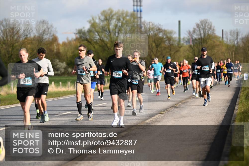 12.04.2026 - 45. Internationalen Wilhelmsburger Insellauf Dr. Thomas Lammeyer http://msf.ph/oto/9432887 12.04.2026 09:16:23 Laufen 4349, 4667, 63, 3546, 2547, 467, 4441, 16 meine-sportfotos.de