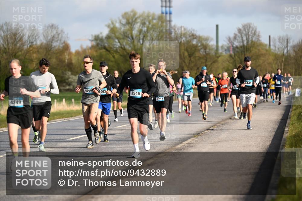 12.04.2026 - 45. Internationalen Wilhelmsburger Insellauf Dr. Thomas Lammeyer http://msf.ph/oto/9432889 12.04.2026 09:16:23 Laufen 4349, 4667, 063, 3546, 2547, 4441, 16 meine-sportfotos.de