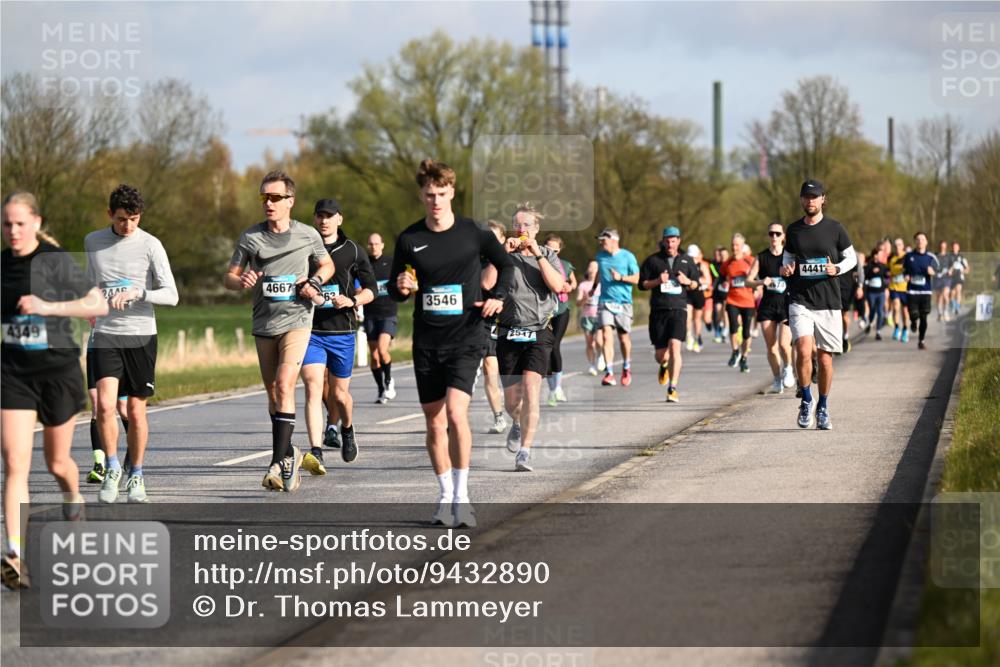 12.04.2026 - 45. Internationalen Wilhelmsburger Insellauf Dr. Thomas Lammeyer http://msf.ph/oto/9432890 12.04.2026 09:16:23 Laufen 4349, 241, 4667, 63, 3546, 2547, 4441 meine-sportfotos.de