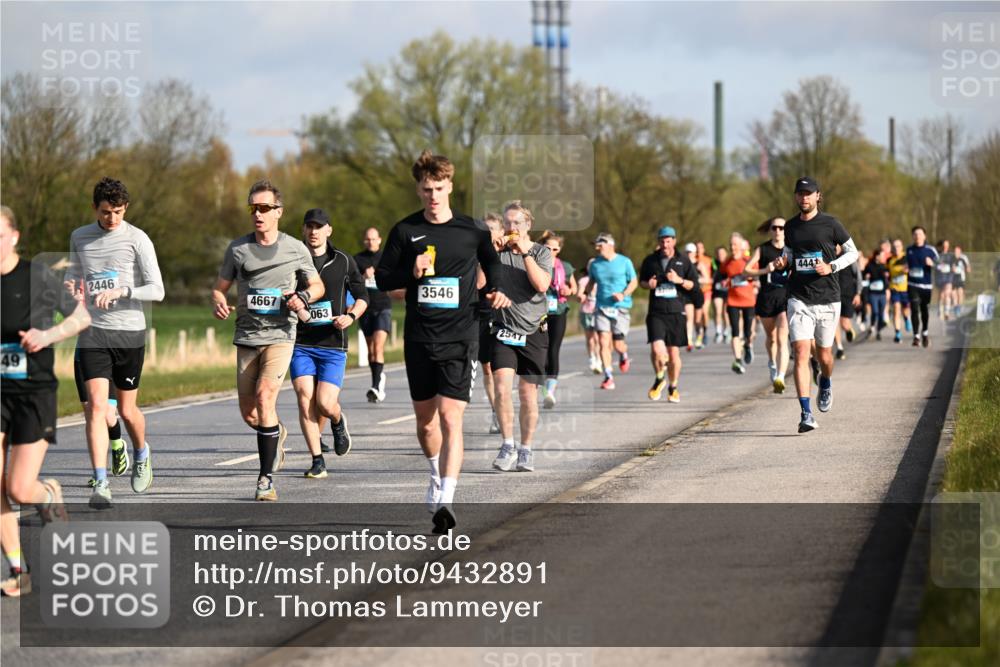 12.04.2026 - 45. Internationalen Wilhelmsburger Insellauf Dr. Thomas Lammeyer http://msf.ph/oto/9432891 12.04.2026 09:16:24 Laufen 49, 2446, 4667, 063, 3546, 2547, 444 meine-sportfotos.de
