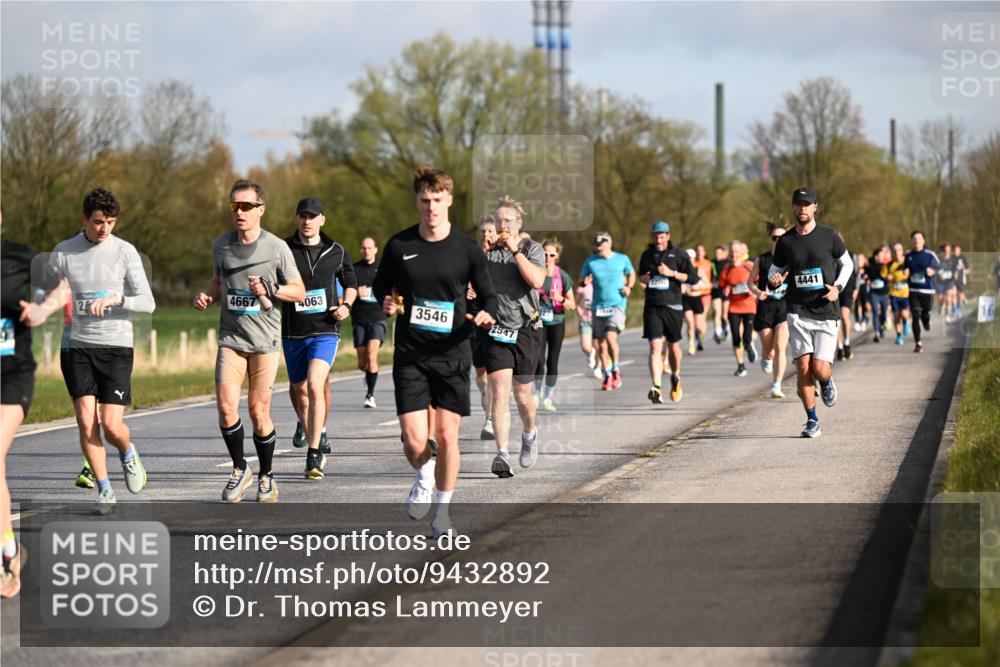 12.04.2026 - 45. Internationalen Wilhelmsburger Insellauf Dr. Thomas Lammeyer http://msf.ph/oto/9432892 12.04.2026 09:16:24 Laufen 4667, 4063, 2, 3546, 2547, 3200, 4441 meine-sportfotos.de