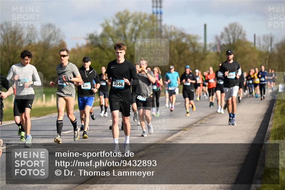 12.04.2026 - 45. Internationalen Wilhelmsburger Insellauf Dr. Thomas Lammeyer http://msf.ph/oto/9432893 12.04.2026 09:16:24 Laufen 2446, 466, 3546, 4063, 2547, 4441 meine-sportfotos.de