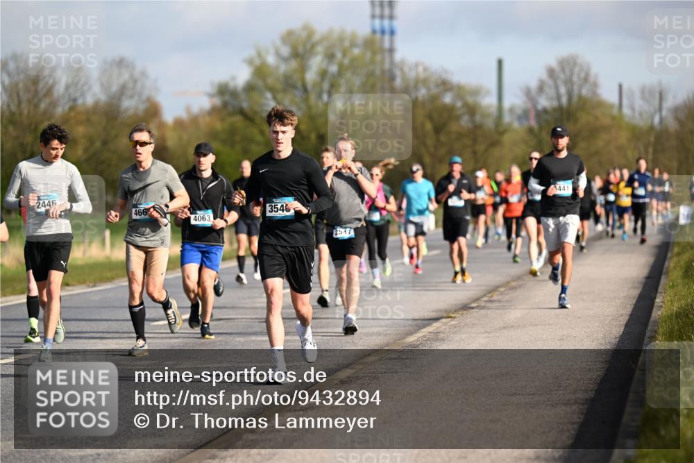 12.04.2026 - 45. Internationalen Wilhelmsburger Insellauf Dr. Thomas Lammeyer http://msf.ph/oto/9432894 12.04.2026 09:16:24 Laufen 2446, 466, 4063, 3546, 2547, 441 meine-sportfotos.de