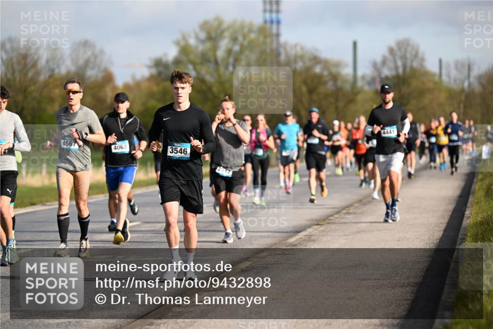 12.04.2026 - 45. Internationalen Wilhelmsburger Insellauf Dr. Thomas Lammeyer http://msf.ph/oto/9432898 12.04.2026 09:16:24 Laufen 4667, 4063, 3546, 2547, 4441 meine-sportfotos.de
