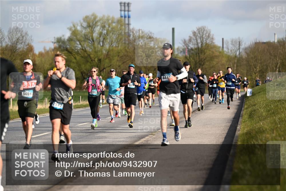 12.04.2026 - 45. Internationalen Wilhelmsburger Insellauf Dr. Thomas Lammeyer http://msf.ph/oto/9432907 12.04.2026 09:16:26 Laufen 836, 5691, 2547, 2222, 666, 3209, 444, 5710, 16 meine-sportfotos.de
