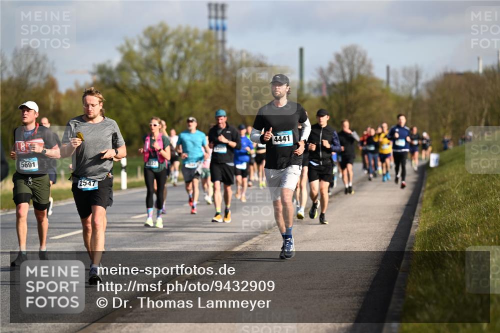 12.04.2026 - 45. Internationalen Wilhelmsburger Insellauf Dr. Thomas Lammeyer http://msf.ph/oto/9432909 12.04.2026 09:16:27 Laufen 5691, 2547, 4441 meine-sportfotos.de
