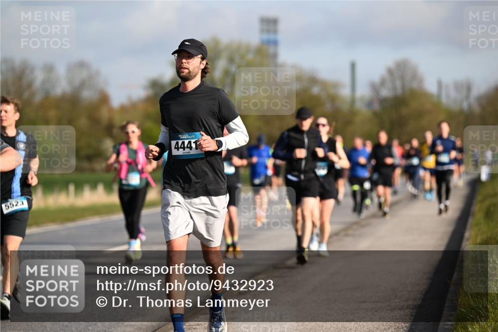 12.04.2026 - 45. Internationalen Wilhelmsburger Insellauf Dr. Thomas Lammeyer http://msf.ph/oto/9432923 12.04.2026 09:16:29 Laufen 5523, 4441 meine-sportfotos.de