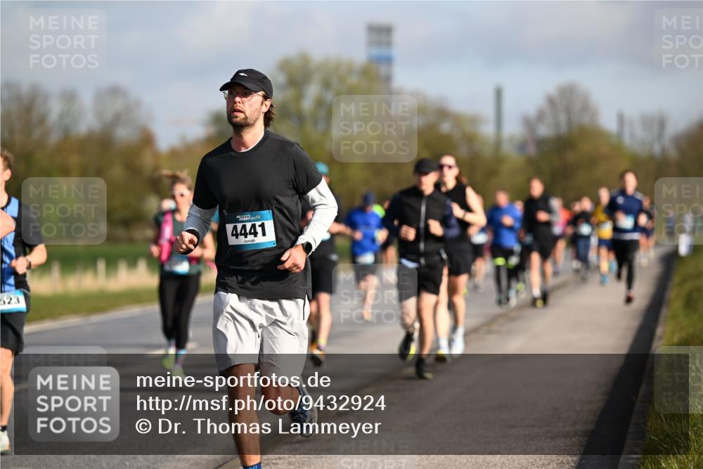 12.04.2026 - 45. Internationalen Wilhelmsburger Insellauf Dr. Thomas Lammeyer http://msf.ph/oto/9432924 12.04.2026 09:16:29 Laufen 523, 4441 meine-sportfotos.de