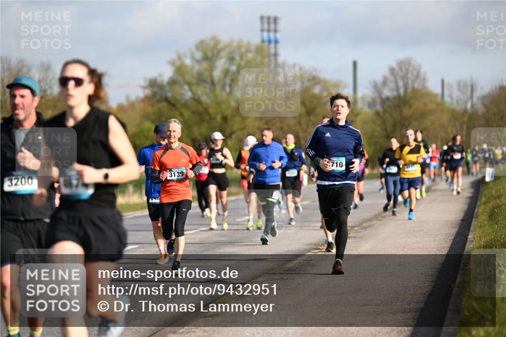 12.04.2026 - 45. Internationalen Wilhelmsburger Insellauf Dr. Thomas Lammeyer http://msf.ph/oto/9432951 12.04.2026 09:16:34 Laufen 3200, 3139, 710 meine-sportfotos.de