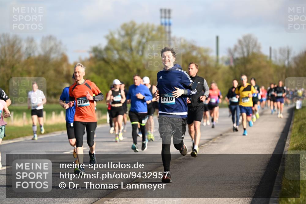 12.04.2026 - 45. Internationalen Wilhelmsburger Insellauf Dr. Thomas Lammeyer http://msf.ph/oto/9432957 12.04.2026 09:16:35 Laufen 3139, 5710 meine-sportfotos.de