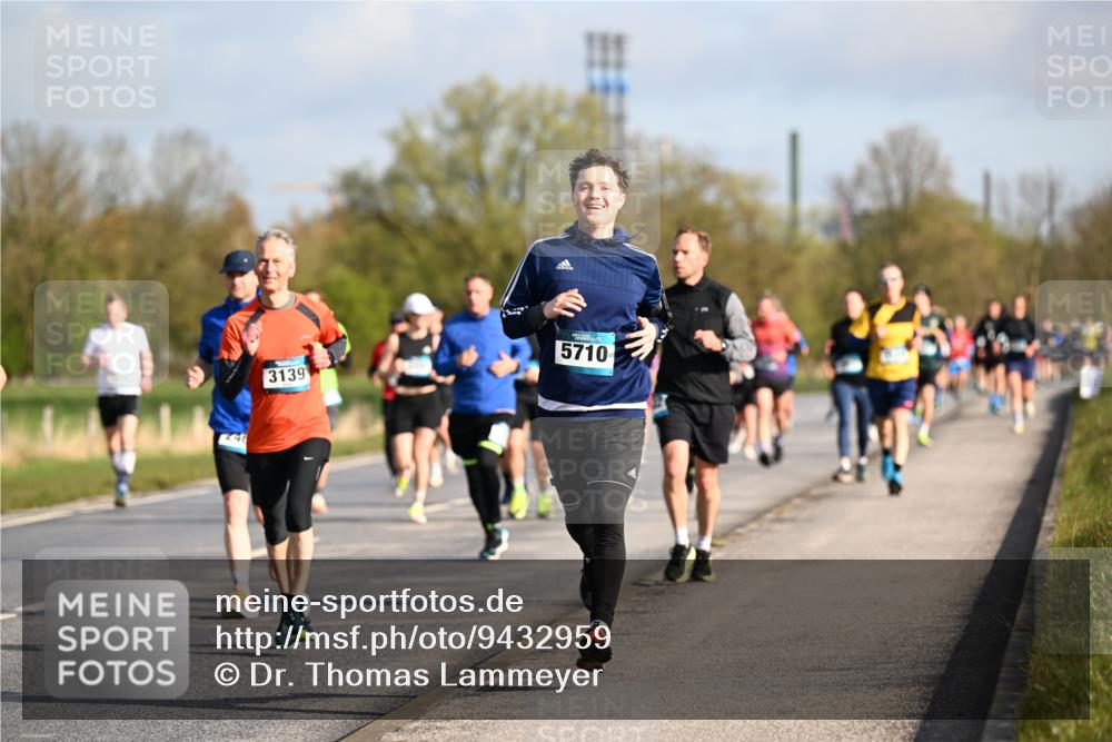 12.04.2026 - 45. Internationalen Wilhelmsburger Insellauf Dr. Thomas Lammeyer http://msf.ph/oto/9432959 12.04.2026 09:16:35 Laufen 248, 3139, 5710 meine-sportfotos.de