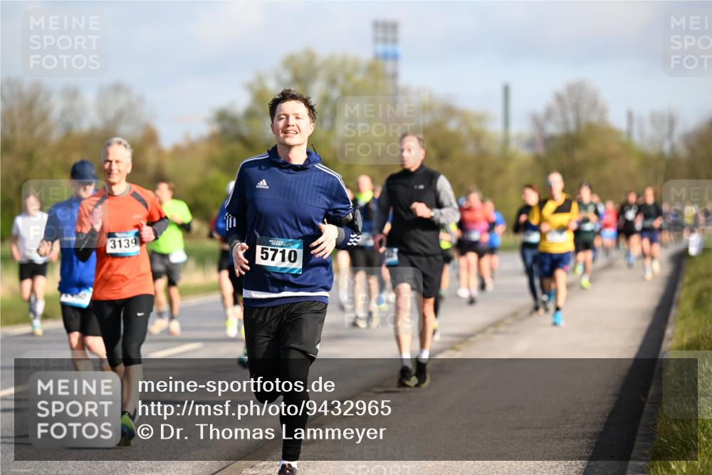 12.04.2026 - 45. Internationalen Wilhelmsburger Insellauf Dr. Thomas Lammeyer http://msf.ph/oto/9432965 12.04.2026 09:16:36 Laufen 3139, 5710 meine-sportfotos.de