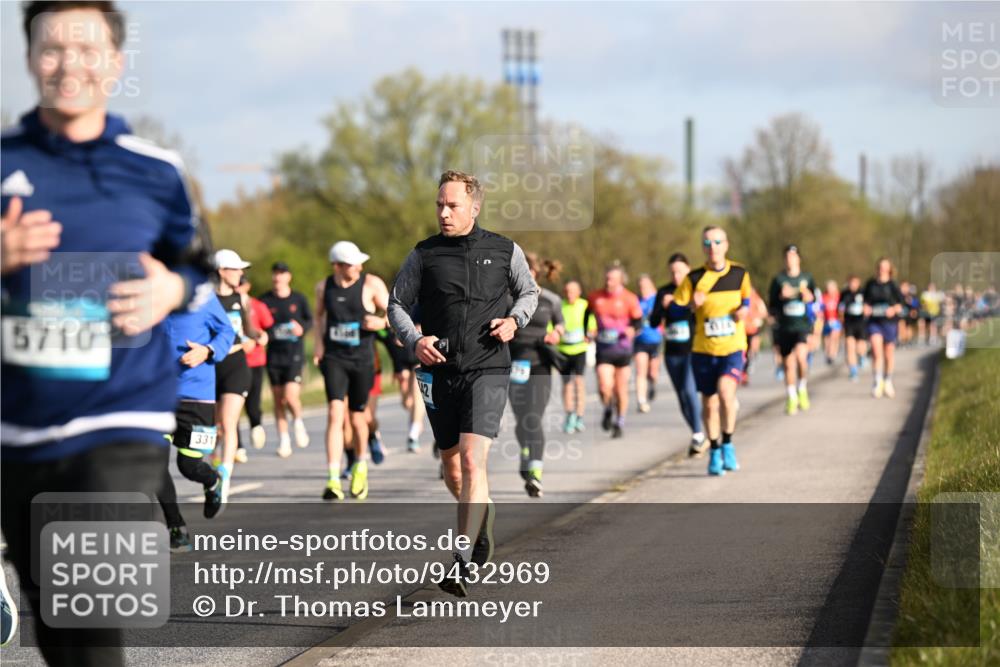 12.04.2026 - 45. Internationalen Wilhelmsburger Insellauf Dr. Thomas Lammeyer http://msf.ph/oto/9432969 12.04.2026 09:16:37 Laufen 5710, 331 meine-sportfotos.de