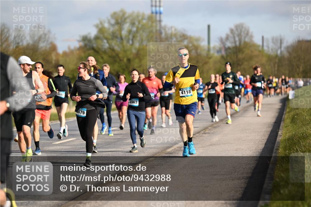 12.04.2026 - 45. Internationalen Wilhelmsburger Insellauf Dr. Thomas Lammeyer http://msf.ph/oto/9432988 12.04.2026 09:16:40 Laufen 432, 4680, 479, 4963, 4118 meine-sportfotos.de
