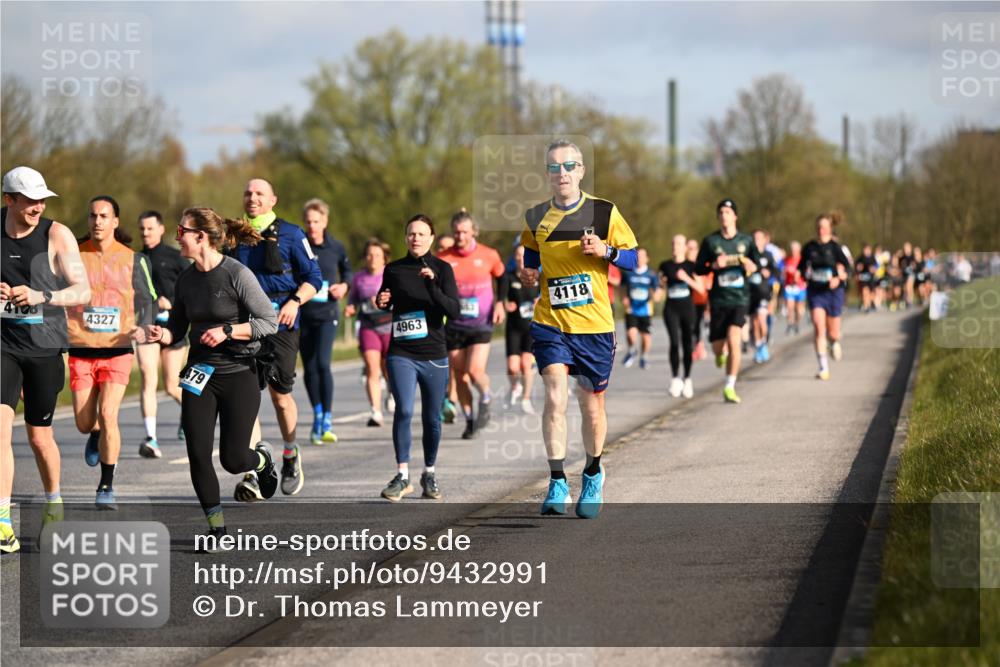 12.04.2026 - 45. Internationalen Wilhelmsburger Insellauf Dr. Thomas Lammeyer http://msf.ph/oto/9432991 12.04.2026 09:16:41 Laufen 108, 4327, 479, 4963, 4118 meine-sportfotos.de