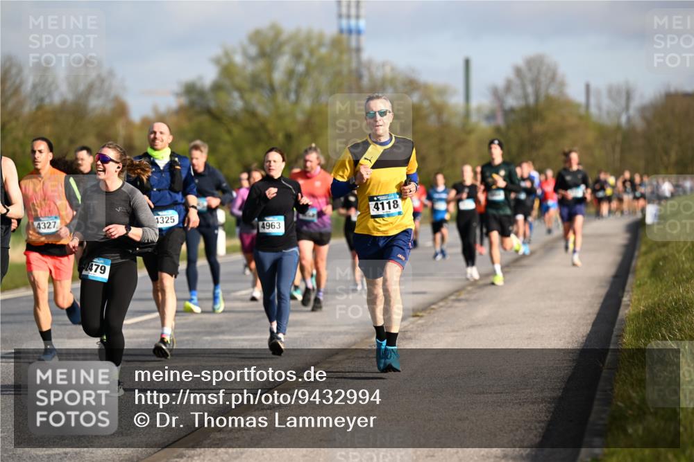 12.04.2026 - 45. Internationalen Wilhelmsburger Insellauf Dr. Thomas Lammeyer http://msf.ph/oto/9432994 12.04.2026 09:16:41 Laufen 4327, 2479, 1325, 4963, 4118 meine-sportfotos.de