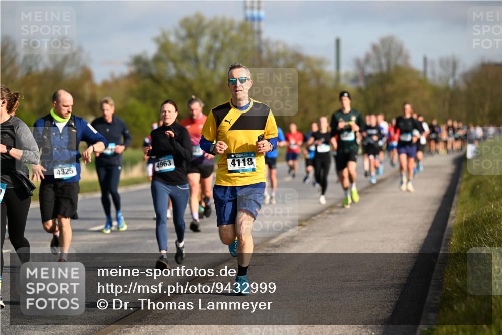 12.04.2026 - 45. Internationalen Wilhelmsburger Insellauf Dr. Thomas Lammeyer http://msf.ph/oto/9432999 12.04.2026 09:16:42 Laufen 4325, 4963, 4118 meine-sportfotos.de